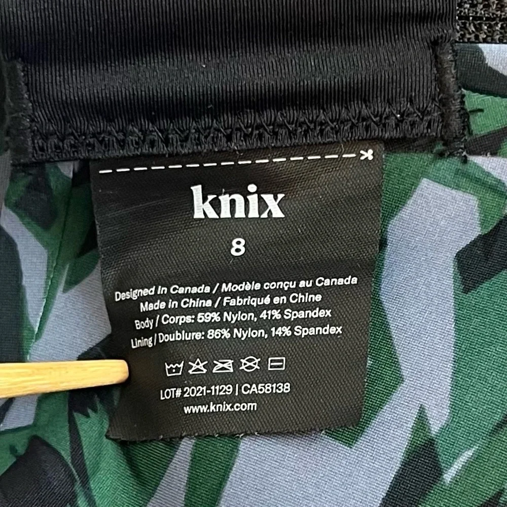 Knix Sports Bra Green Black Camo Print Front Zip Racerback Size 8 (40/42D-DDD)